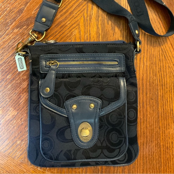 Coach Handbags - Classic Coach Adjustable & Removable Strap Crossbody Bag!
